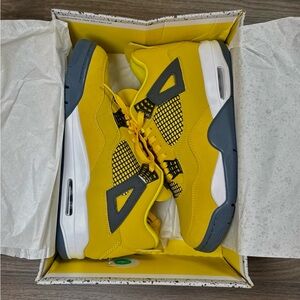 Jordan 4 Sneakers Yellow